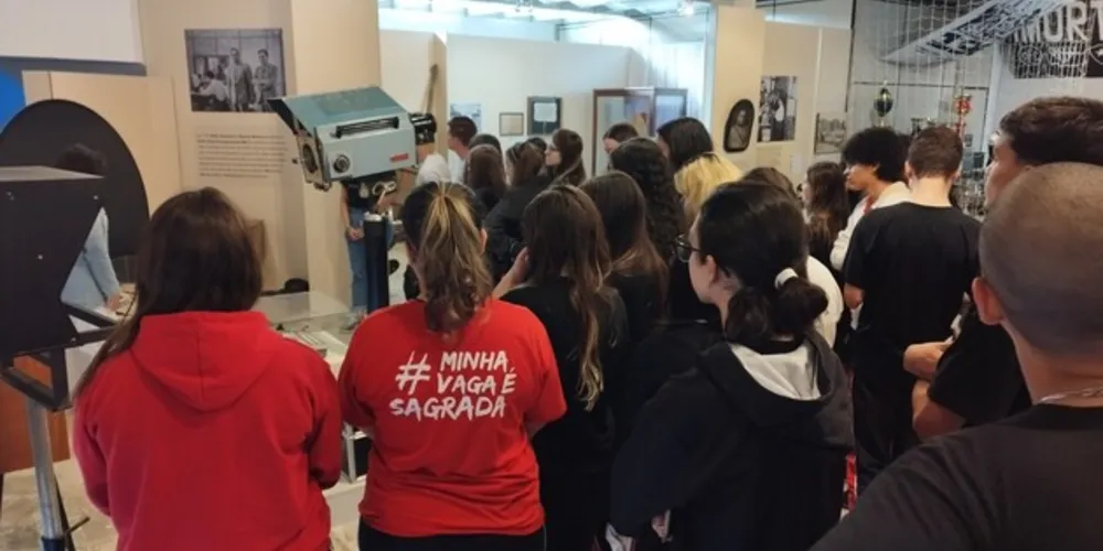 A turma visitou a exposição 'Duzentos' como parte das atividades