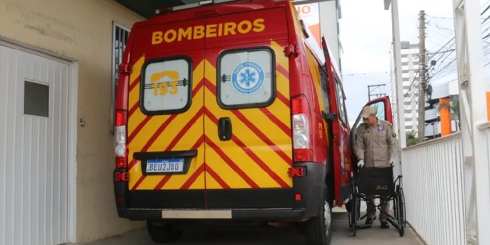 Motociclista foi socorrido pelo Corpo de Bombeiros e levado até a UPA Santana