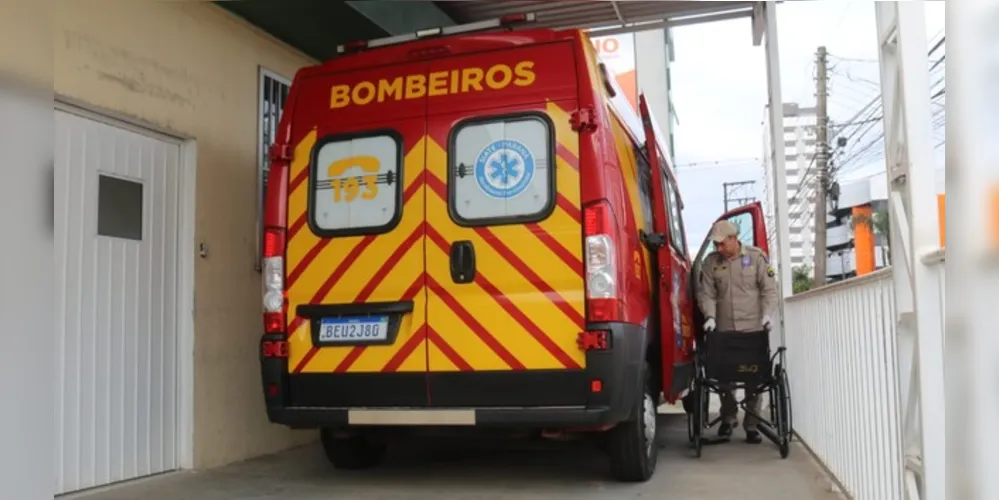 Motociclista foi socorrido pelo Corpo de Bombeiros e levado até a UPA Santana