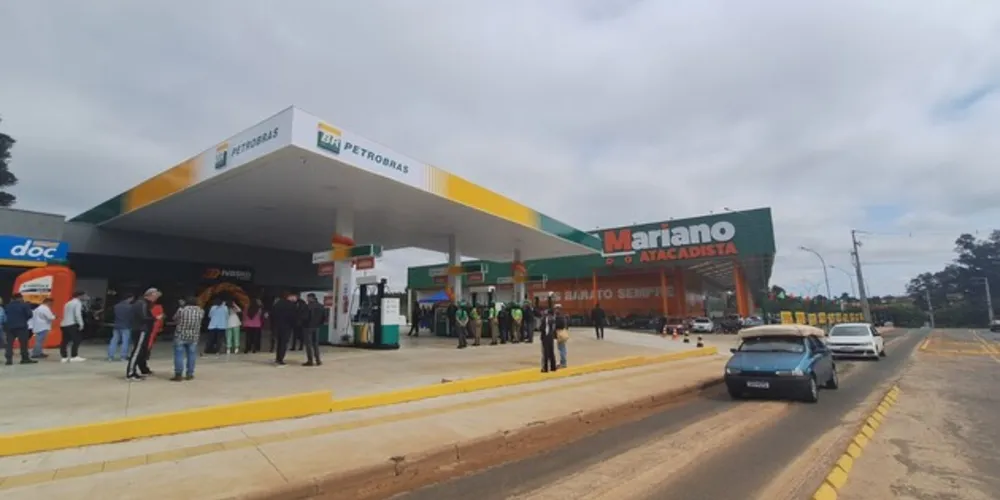 O Posto Rotta 400 fica anexo ao Mariano Atacadista e conta com uma conveniência express com atendimento 24h