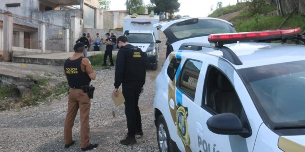 Perícia foi realizada há pouco no local do crime, na rua Dario Veloso