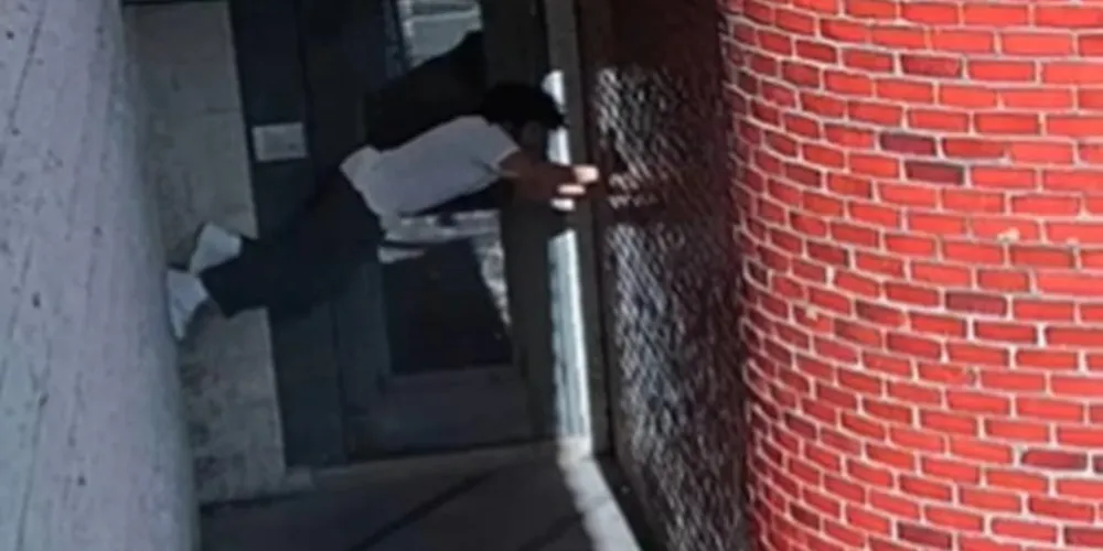 Danilo Cavalcante, de 1,80 metro de altura, esticou o seu corpo na parede de tijolos e nos blocos de concreto até subir ao telhado da prisão e escapar