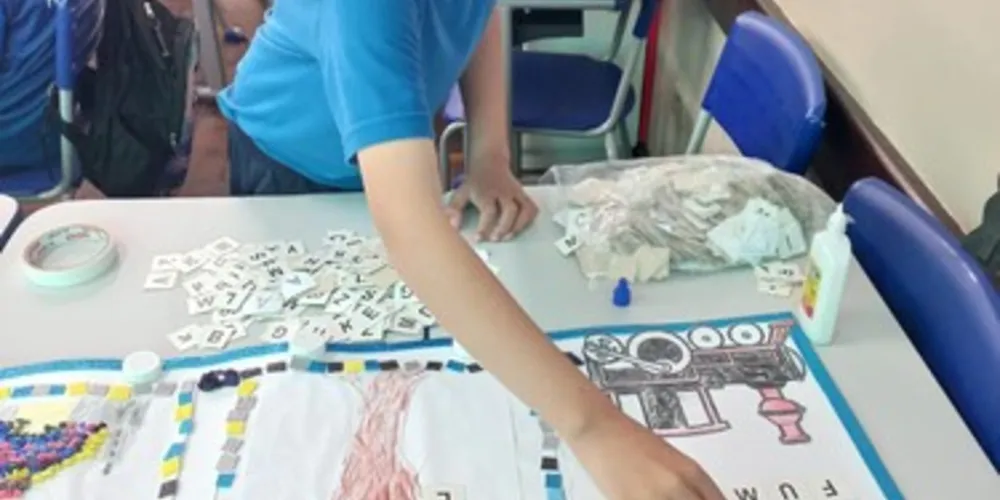 Além dos trabalhos gerais, envolvendo o bicentenário de Ponta Grossa, realizados com a turma, foram desenvolvidas atividades para um aluno com necessidades especiais