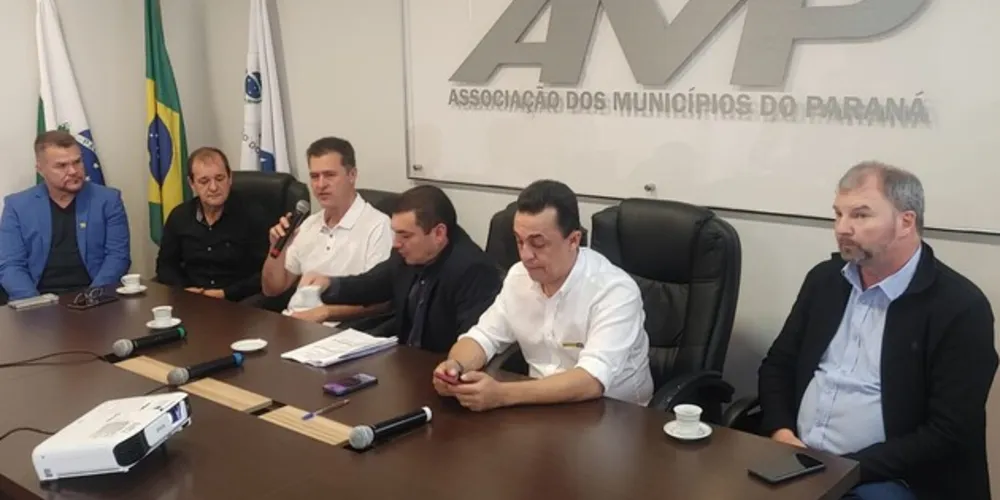 Prefeito de Palmeira, Sérgio Belich (União), esteve presente na reunião