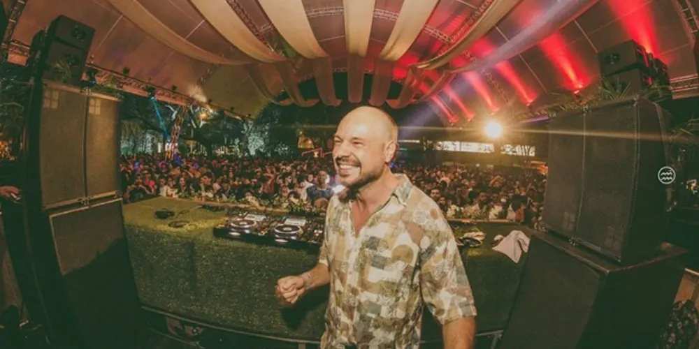 Com uma carreira na música eletrônica que se estende por mais de 30 anos, D-Nox já passou por muitos festivais e clubes importantes