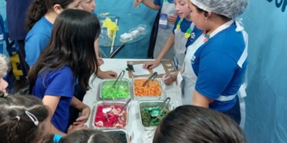 Durante as atividades, os alunos aprenderam a preparar receitas saudáveis