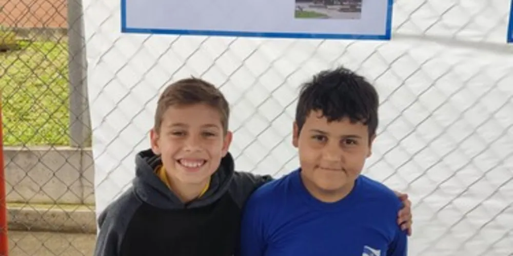 Cada grupo de alunos ficou responsável pela pesquisa e apresentação da história de uma praça da cidade