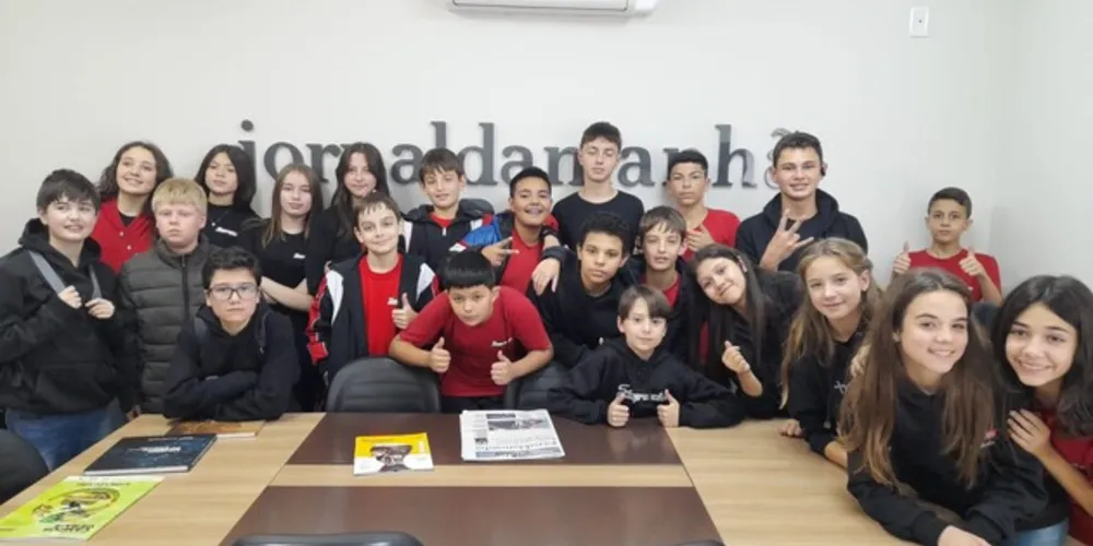 A visita possibilitou que os alunos conhecessem todos os espaços do Grupo aRede