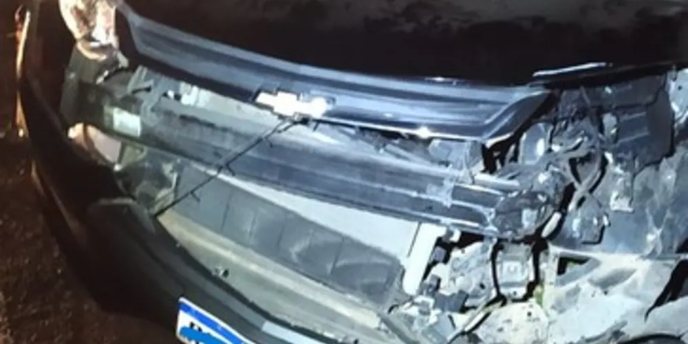Chevrolet Ônix, com placas de Ponta Grossa, foi um dos veículos envolvidos na batida