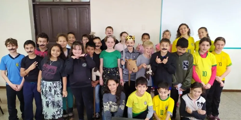 Os alunos realizaram apresentações da peça para toda a escola