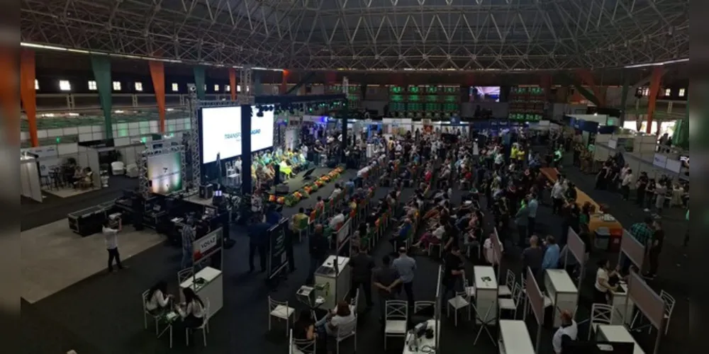 Abertura reuniu centenas de pessoas no pavilhão do Centro de Eventos