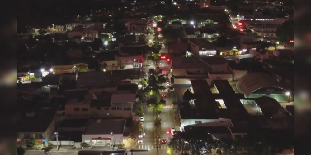 A substituição das luminárias antigas foi feita em várias partes da cidade, abrangendo o perímetro urbano, bem como locais como Vista Alegre, Bairro dos Franças, Briolândia, Natingui, Lageado Bonito, entre outros