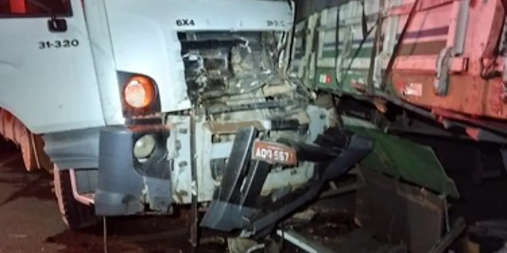 Acidente entre caminhões deixa um homem ferido