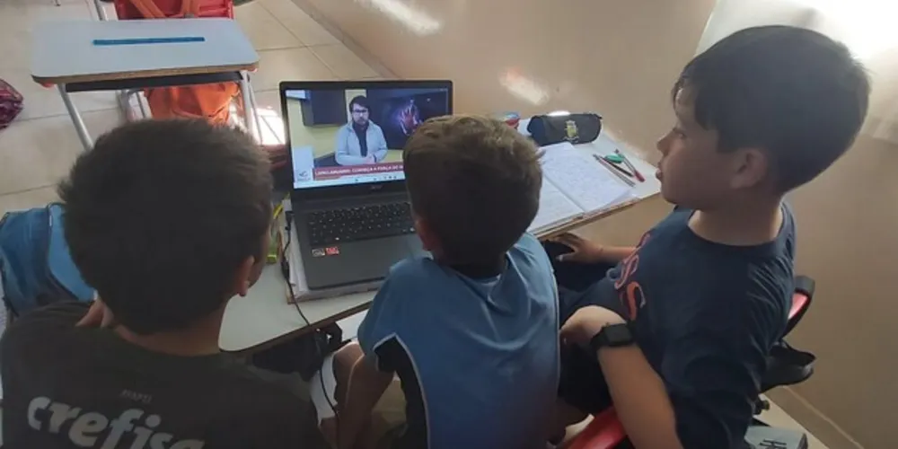 Os trabalhos da turma contaram com o auxílio das produções do projeto Vamos Ler e Grupo aRede