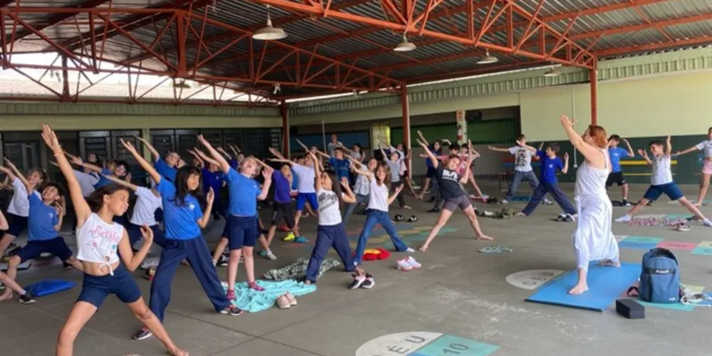 As atividades tiveram a orientação de uma instrutora de ioga e objetivaram proporcionar um momento de encontro consigo mesmo nos estudantes