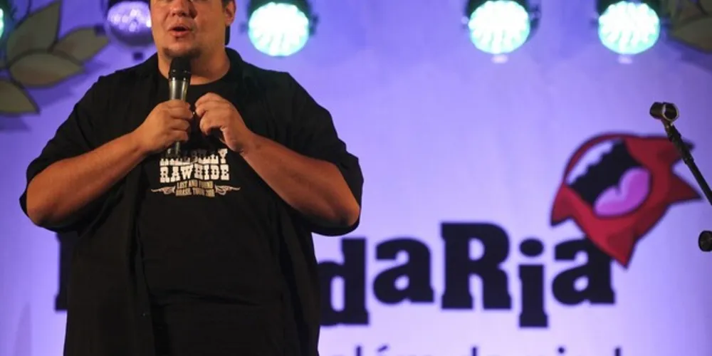 Rogério Morgado é comediante, radialista, locutor e imitador