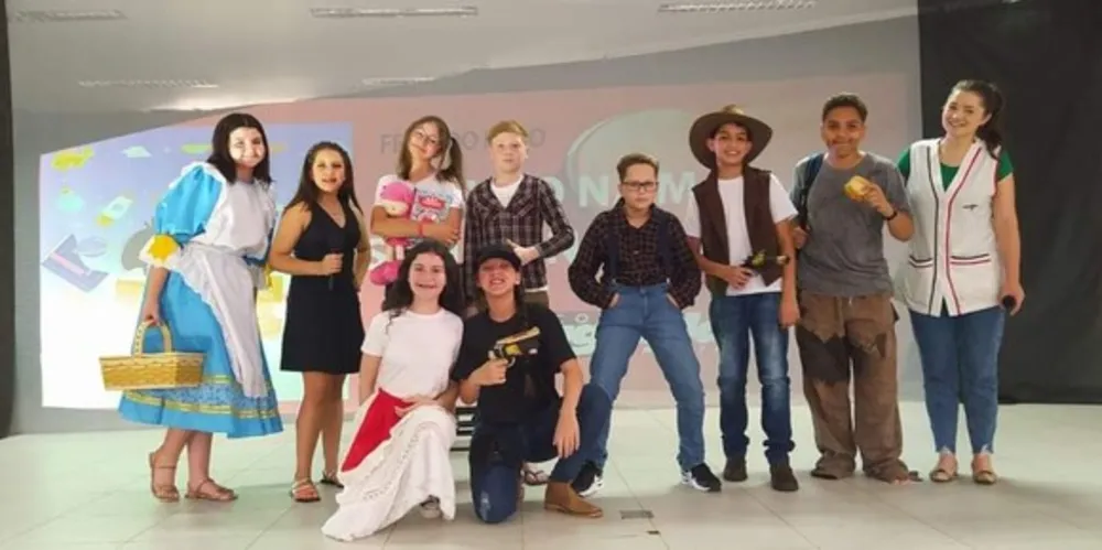 Os alunos realizaram pesquisas e estudos, que basearam as apresentações sobre a cultura nordestina em um evento do colégio