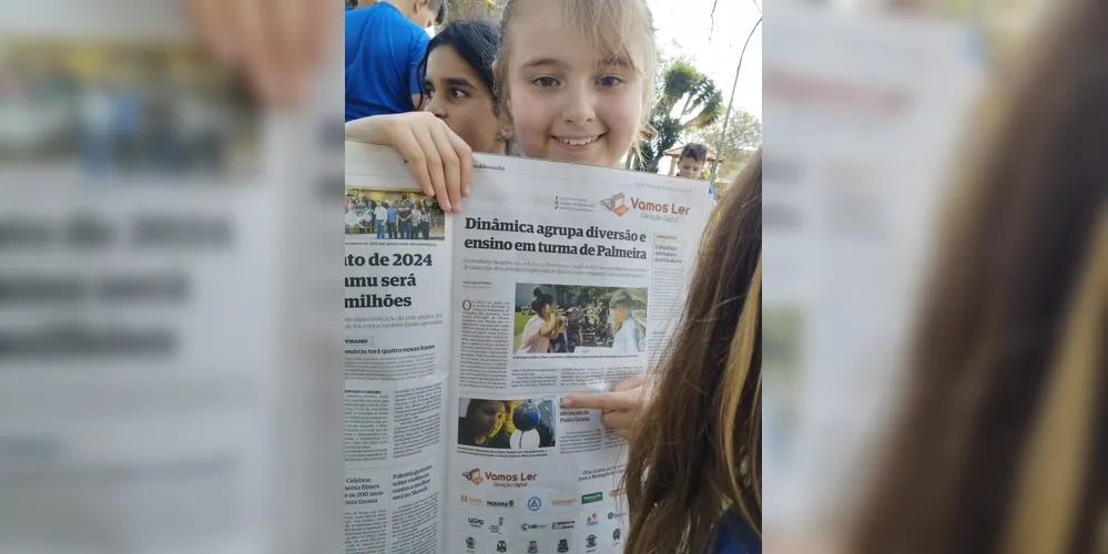 Com o periódico em mãos, os educandos conseguiram compreender a estrutura de um jornal e se reconhecer nas matérias do Vamos Ler - Geração Digital