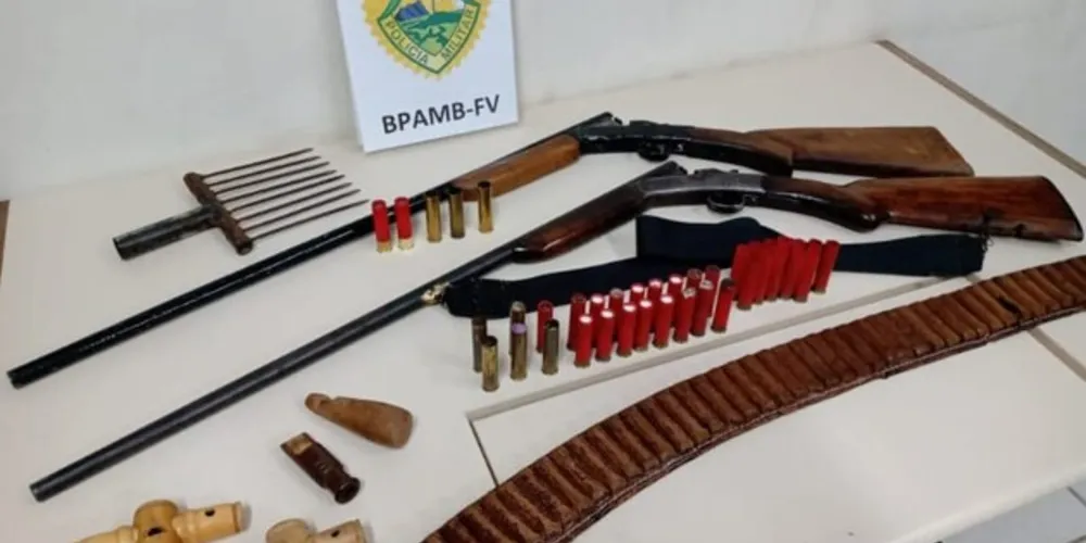 Os detidos foram informados seus direitos e conduzidos os mesmos a 13ª SDP para flagrante delito, sem necessidade de uso de algemas