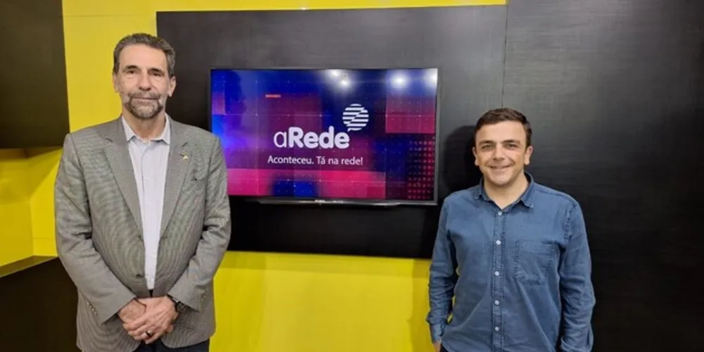 Diretor Enio Verri concedeu entrevista ao lado do deputado federal Aliel Machado