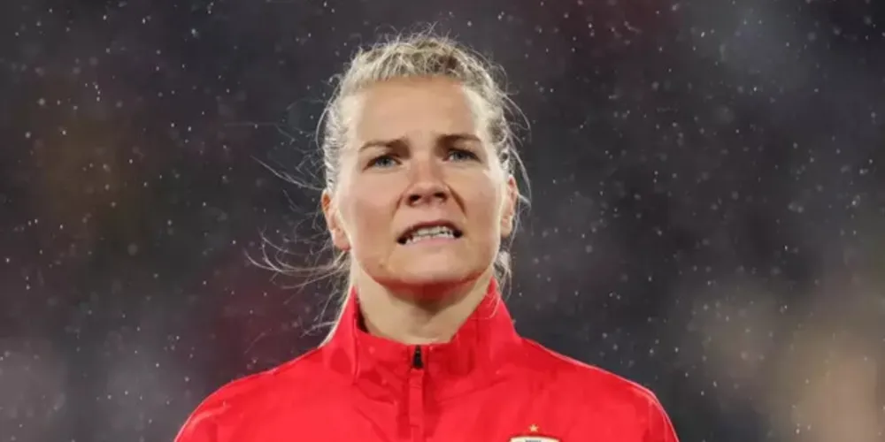 Atleta teria sentido dores no aquecimento, que ficaram mais fortes durante o hino