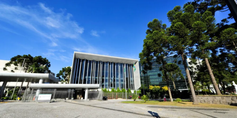 Sessões plenárias, reuniões de comissões, sessões solenes, lançamento de livro e palestras movimentam a semana