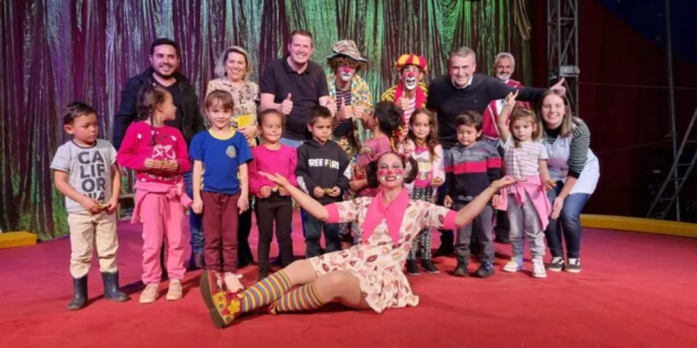 A sessão da tarde contou também com a presença do prefeito Irani Barros e do vice-prefeito Potinho acompanhando as crianças