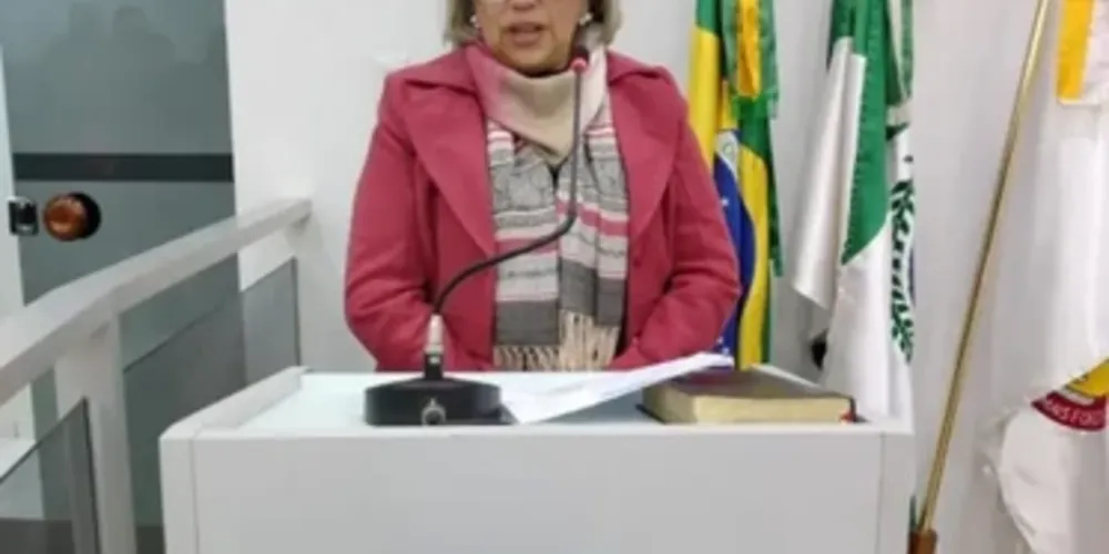 Josélia Cristina Carneiro Ferreira, de 55 anos, estava em uma caminhonete, que colidiu contra um caminhão na PR-422, em Tomazina
