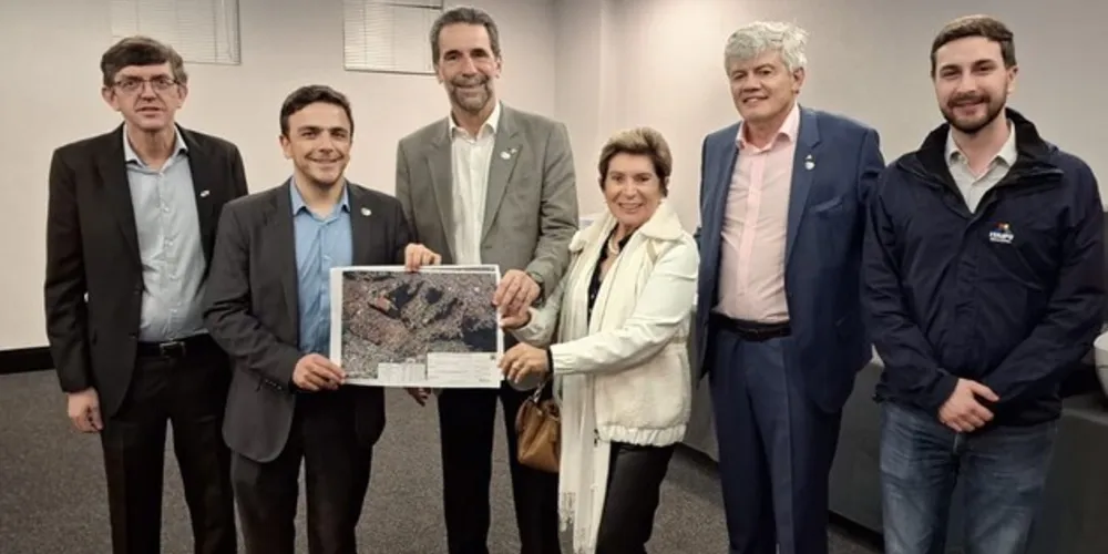 A prefeita Elizabeth e o deputado Aliel Machado reuniram-se com o diretor e com o coordenador da Itaipu