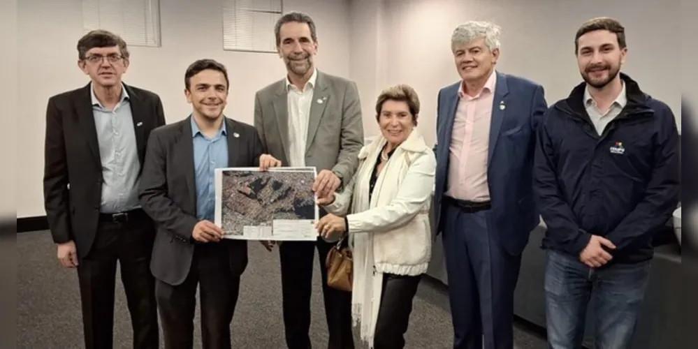 A prefeita Elizabeth e o deputado Aliel Machado reuniram-se com o diretor e com o coordenador da Itaipu