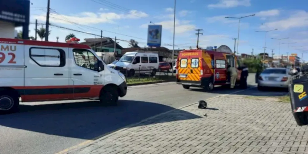 Idoso de 64 anos é socorrido com ferimento na cabeça após cair de caminhão durante trabalho no Xaxim.