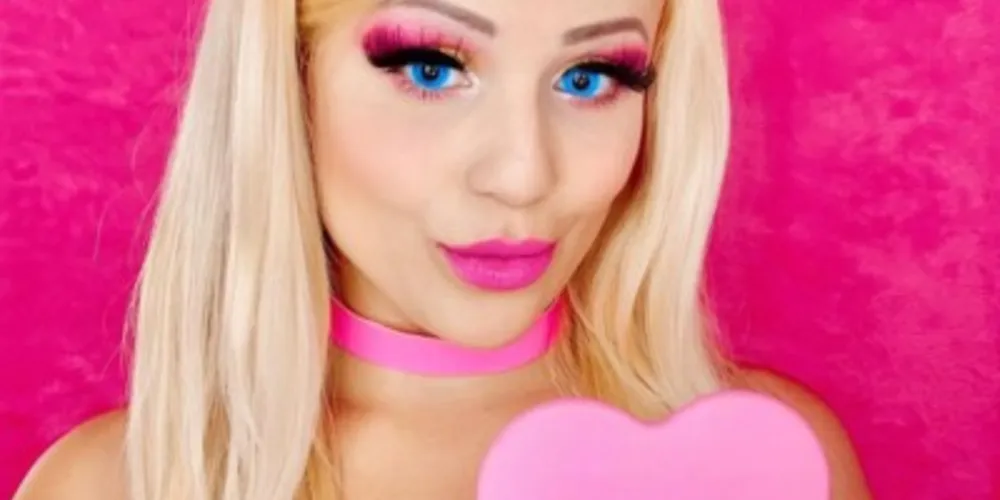 Bruna Peres é conhecida na internet como 'Bruna Barbie'