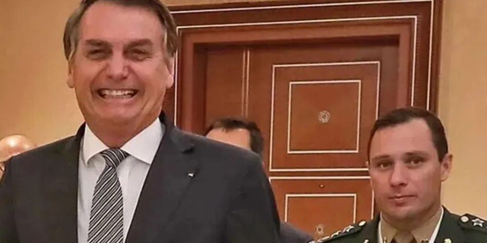Ex-presidente Jair Bolsonaro com o delator tenente-coronel Mauro Cid
