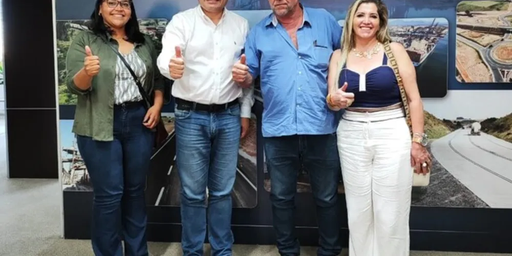 Prefeito de Tibagi, Artur Butina, e equipe estiveram reunidos com o secretário de Infraestrutura, Sandro Alex