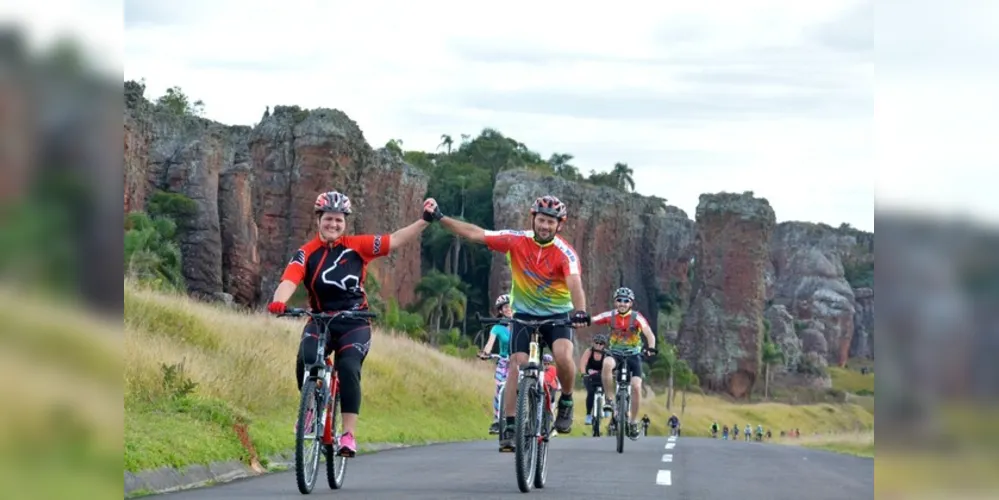 O passeio de bike no Parque tem 22km e parte do Centro de Visitantes rumo à Lagoa Dourada