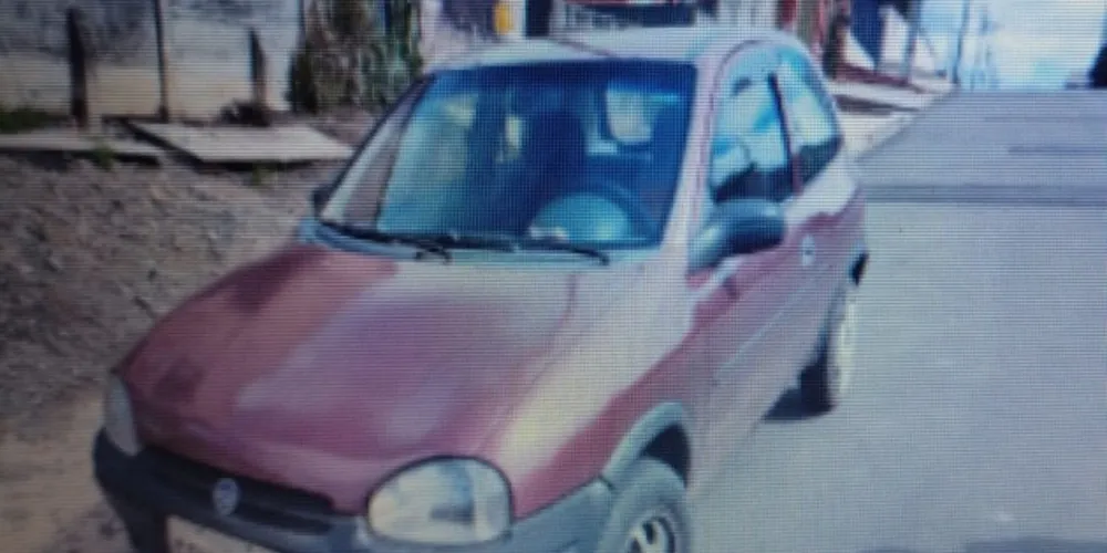 Carro foi encontrado na rua Bandeirantes, em Ponta Grossa