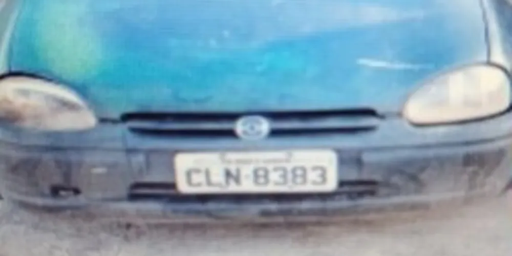 Os policiais consultaram os números do chassi dos vidros e do motor e constatou que a placa verdadeira era CIA 8J57