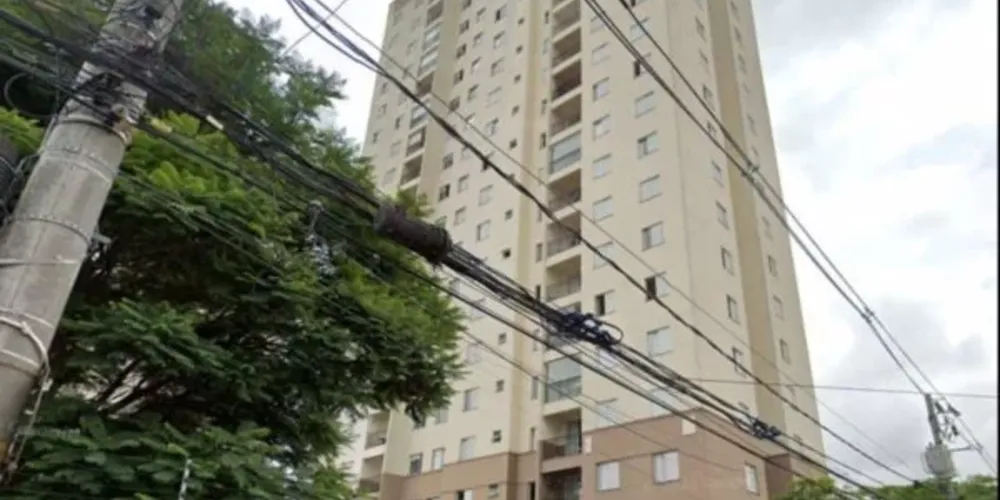 Ao fazerem buscas no condomínio, encontraram a menina caída no jardim