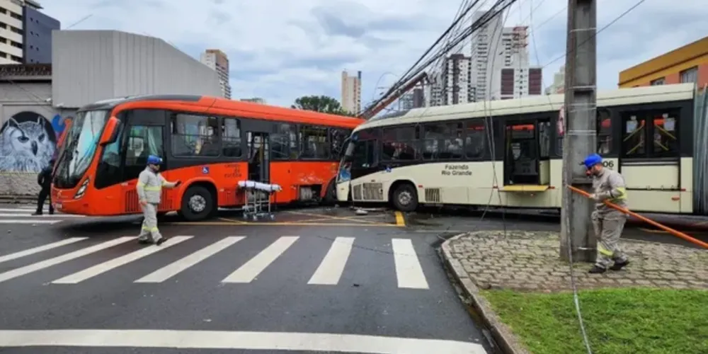 Acidente aconteceu na manhã deste sábado (09)