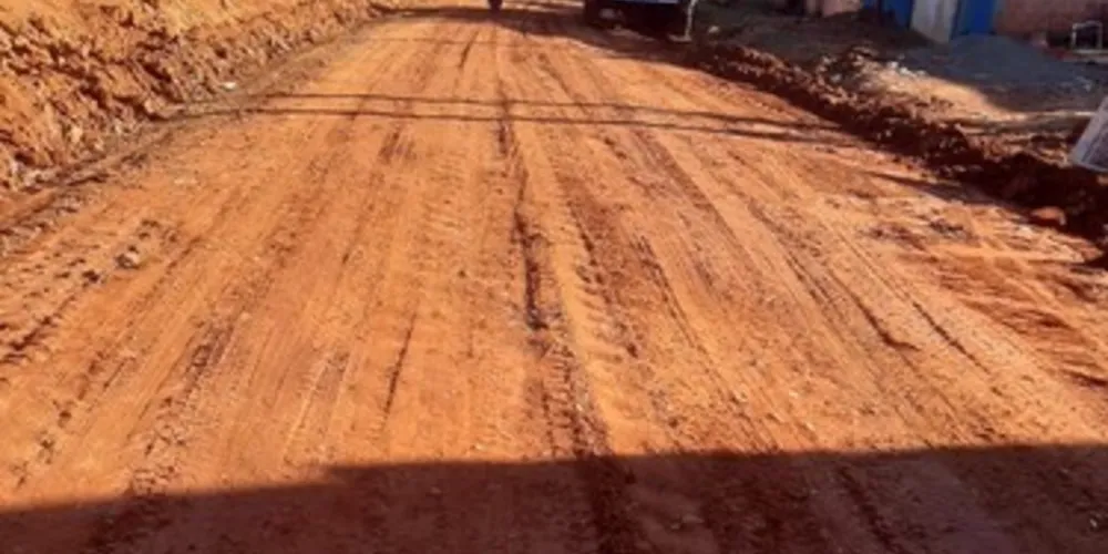 Setor de Obras da prefeitura iniciou o patrolamento das ruas do Jardim Santo Antônio