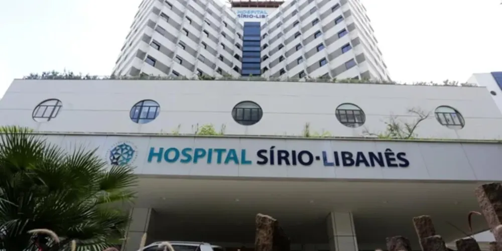 Pelo menos seis viaturas dos bombeiros atuaram no combate ao fogo