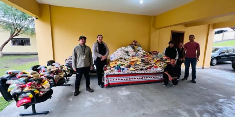 No total, quase 6 toneladas de alimentos foram arrecadados no último domingo