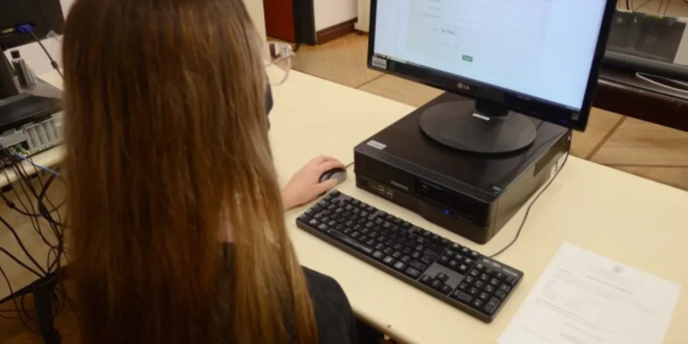 São requisitos para candidatura o estudante ter idade mínima de 16 anos, possuir cadastro ativo e atualizado no site da Central de Estágios