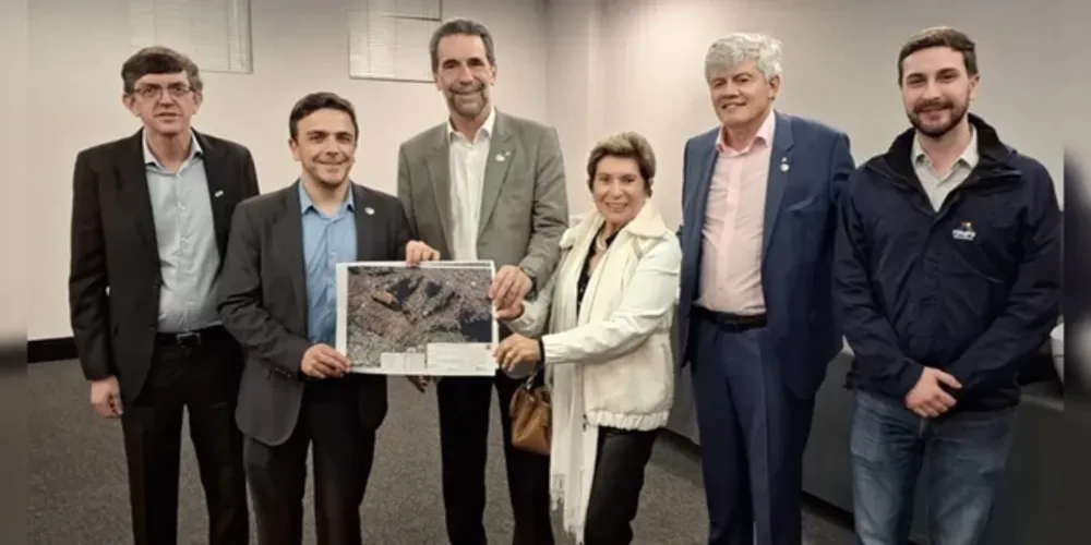 A prefeita Elizabeth Schmidt (PSD) participou do lançamento em Foz e, na sequência, reuniu-se com o diretor da Itaipu, Enio Verri, com o coordenador Carlos Carboni e o deputado federal Aliel Machado (PV), para apresentar o projeto de revitalização e microdrenagem da Bacia do Ronda