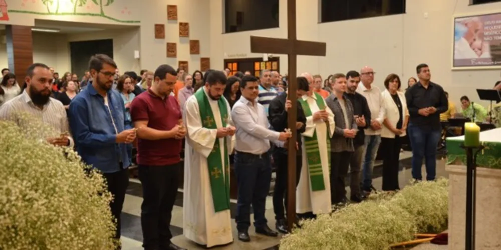Missa para abençoar a viagem dos representantes da região foi neste domingo