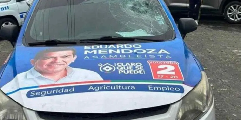 Estefany Puente estava dentro de um carro usado pelo partido dela, o Claro que se puede