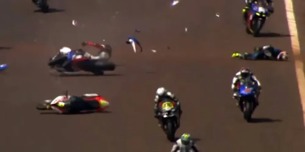 Imagem ilustrativa da imagem Pilotos morrem em acidente na 'Moto1000 GP' no PR; veja vídeo