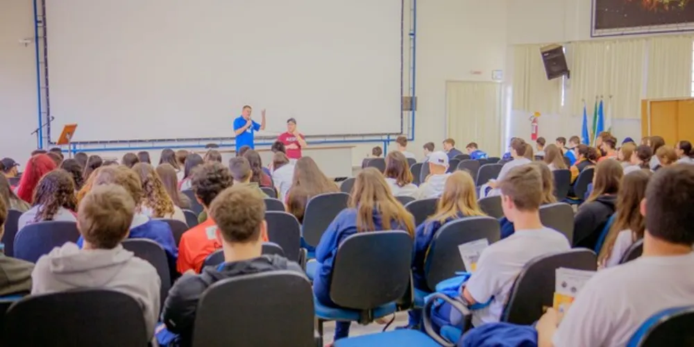 Voltado a alunos do Ensino Fundamental e Médio, o evento proporcionou a oportunidade de conhecer a Universidade e seus cursos