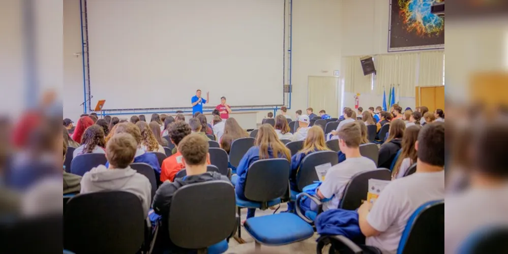 Voltado a alunos do Ensino Fundamental e Médio, o evento proporcionou a oportunidade de conhecer a Universidade e seus cursos