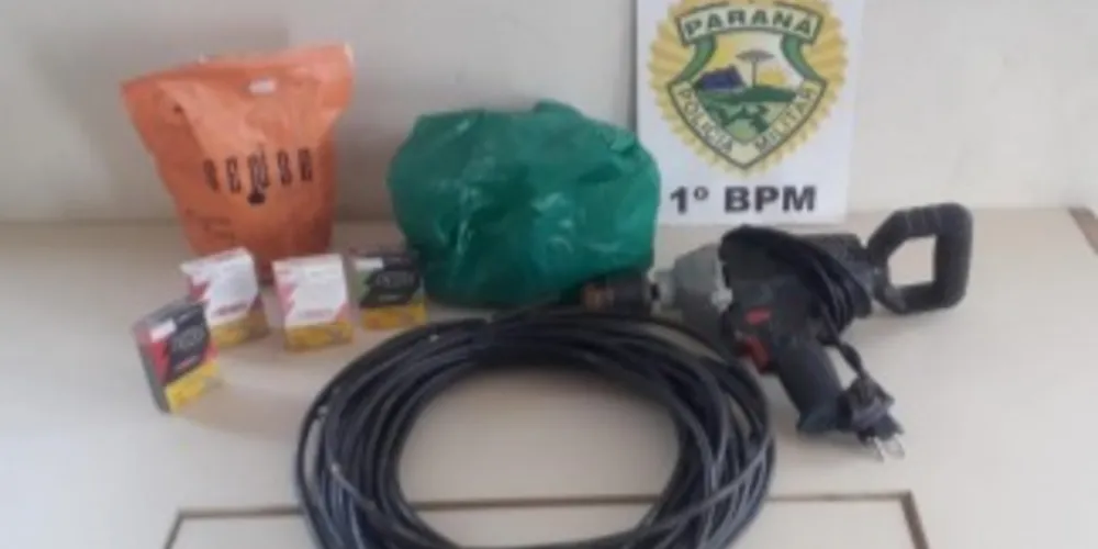 Homem estaria de posse de furadeira e extensão no momento em que foi detido